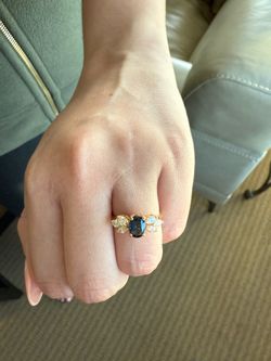 Sapphire & Diamond ring in gold setting