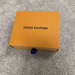 Louis Vuitton orange box 5.3/4in x https://offerup.com/redirect/?o=NS5pbg== x 1.5/8in