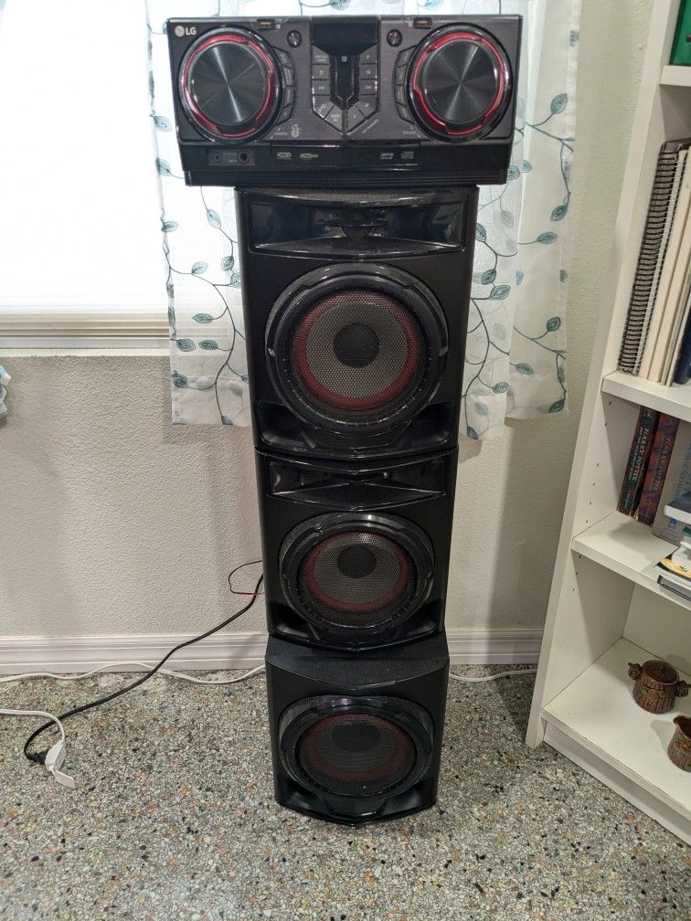 LG 1100 WATT HIGHFI Entertainment System