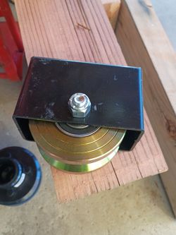 Heavy Duty Steel Gate Roller with Bracket one only