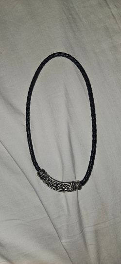 Metal pendant choker with rope chain $40