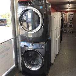 New Scratch And Dent Electrolux Front Load Washer And Dryer Set. 1 Year Warranty 