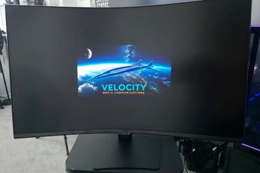 37" Samsung Odyssey G7 4K 165Hz Curved Gaming Monitor – Like New