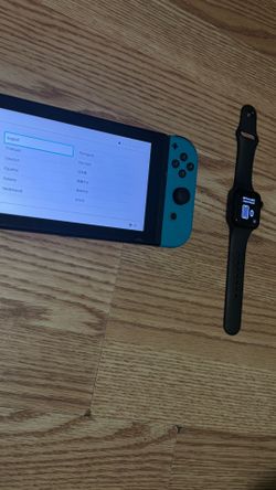 Apple Watch SE 40mm  and Nintendo switch