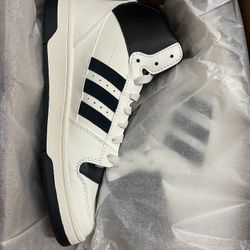 Women’s Adidas Size 7.5 New $40