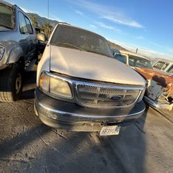 Parting Out 2000 Ford F150 Parts