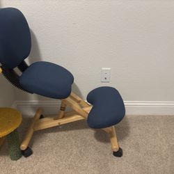 Ergonomic kneeling chair 