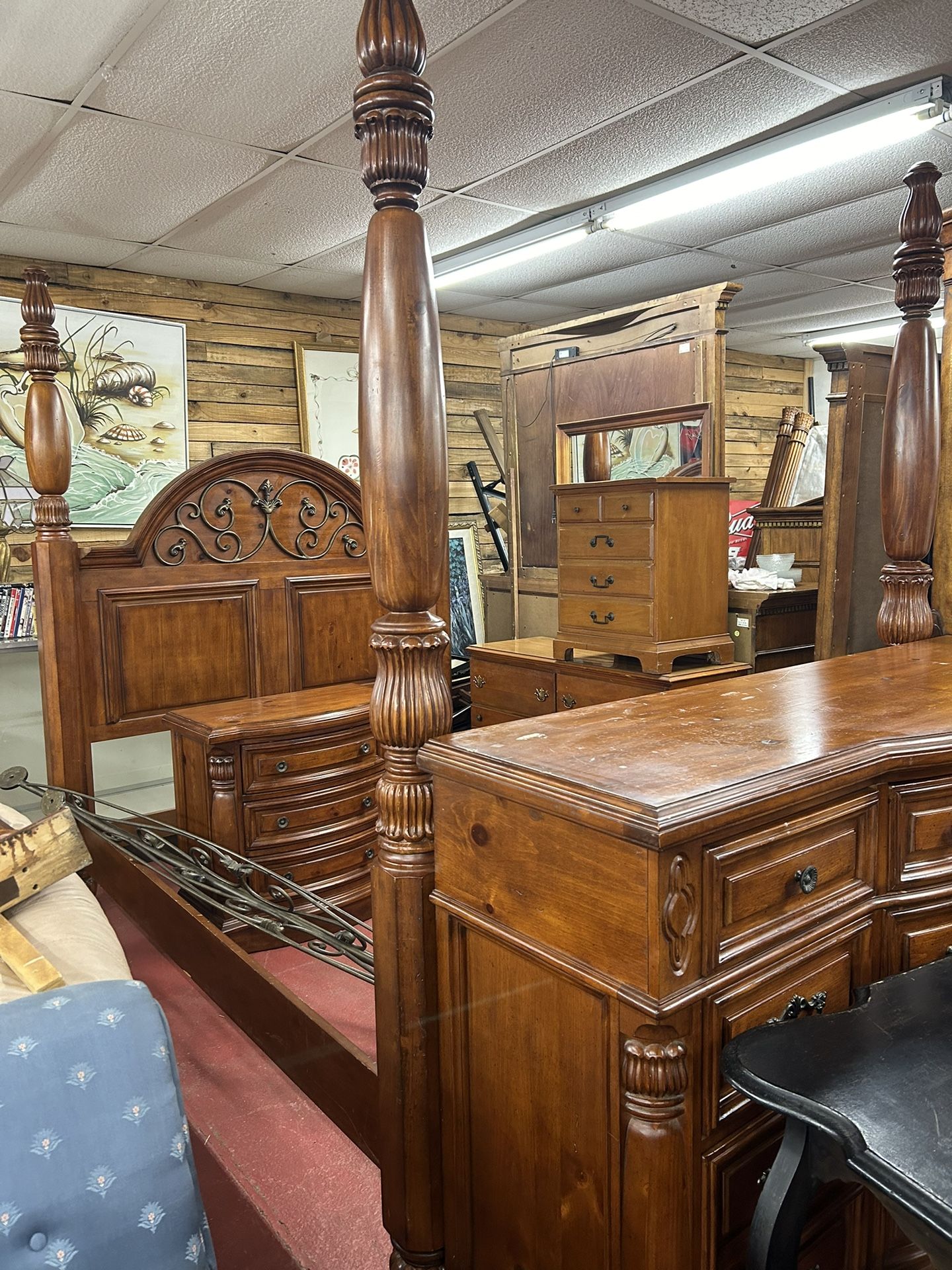 QUEEN BEDROOM SET