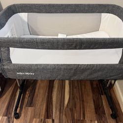 Mika Mikey Baby Bassinet 
