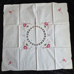 Vintage Enbroderie Tablecloth ( NEW )