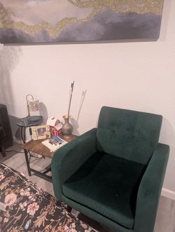 Green chair like new