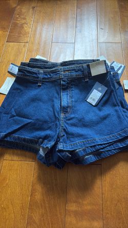 women's Universal Thread denim shorts in a dark wash