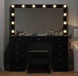 Makeup vanity