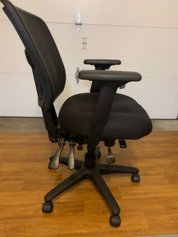 Black Mesh Back Office Chair with Armrests
