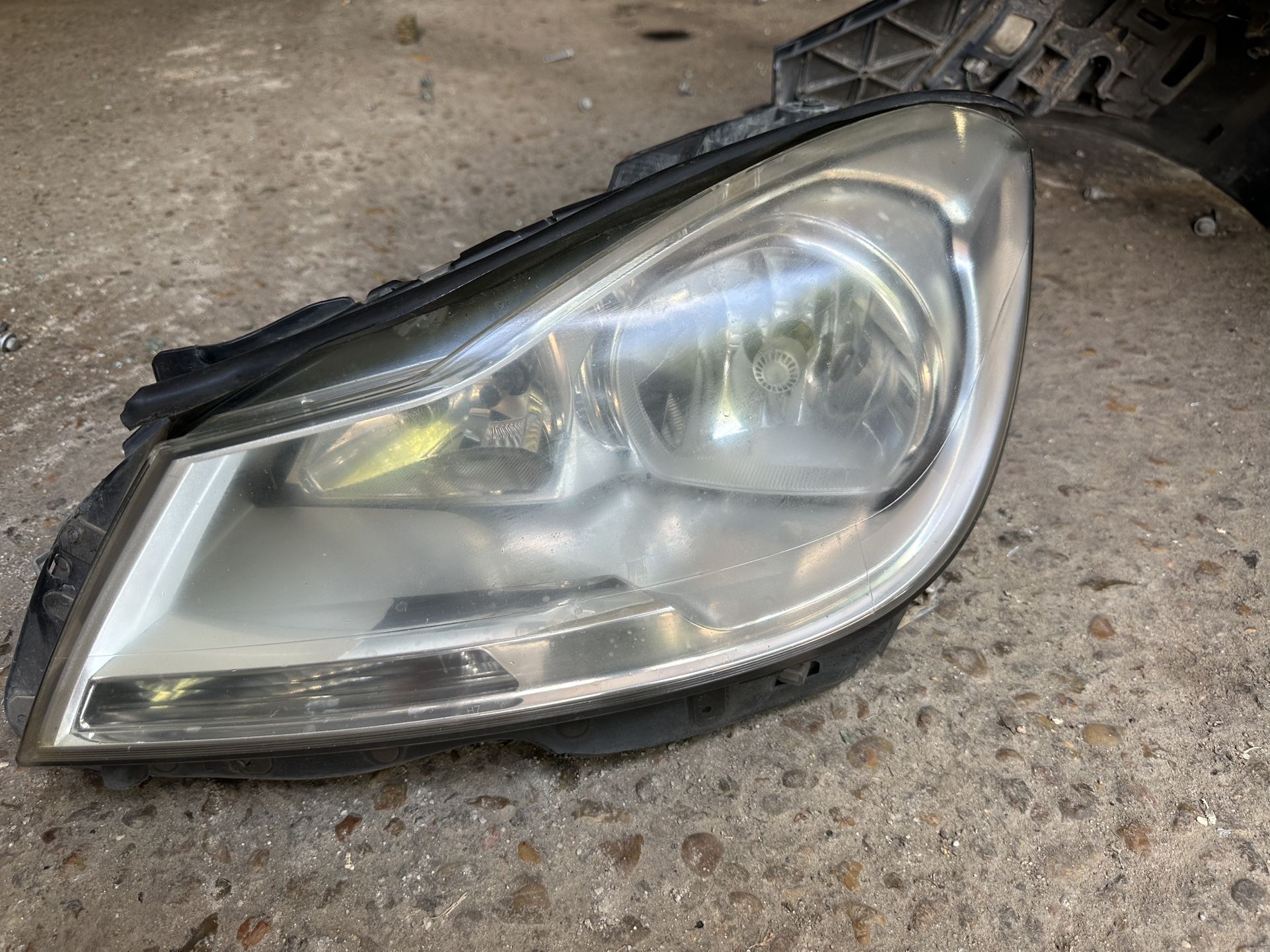 2013 MERCEDES C250 OEM LH HEADLIGHT