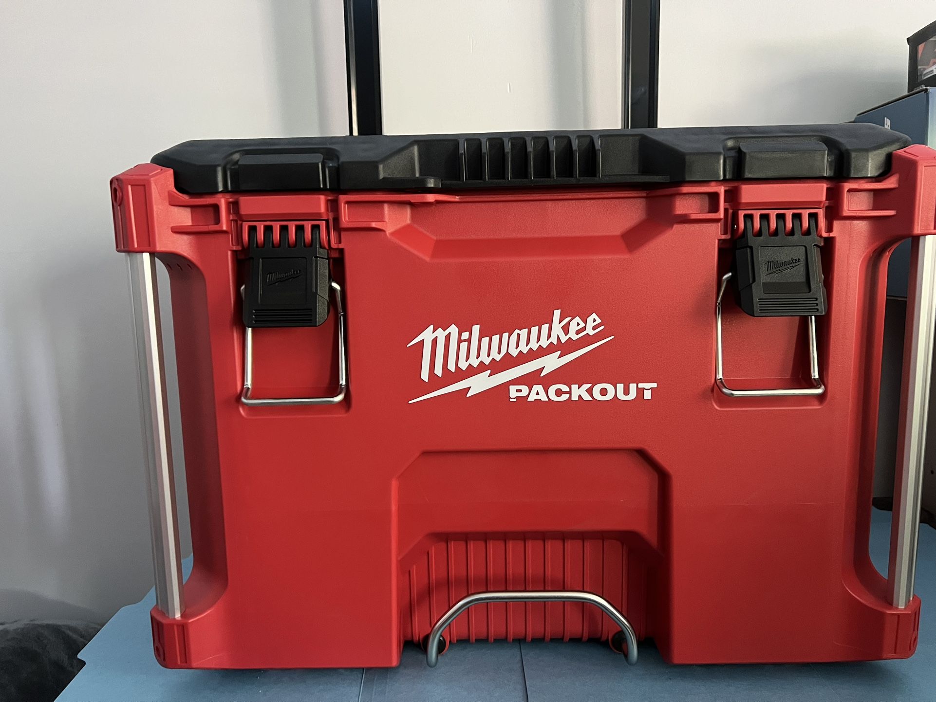 Milwaukee Pack out Rolling Cart