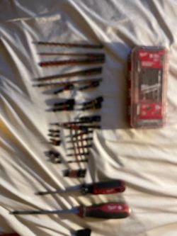 44 pc  Milwaukee tool set