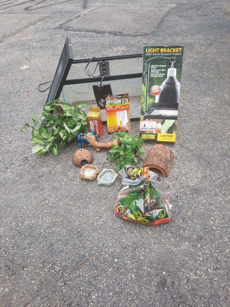 Reptile Tank With Extras