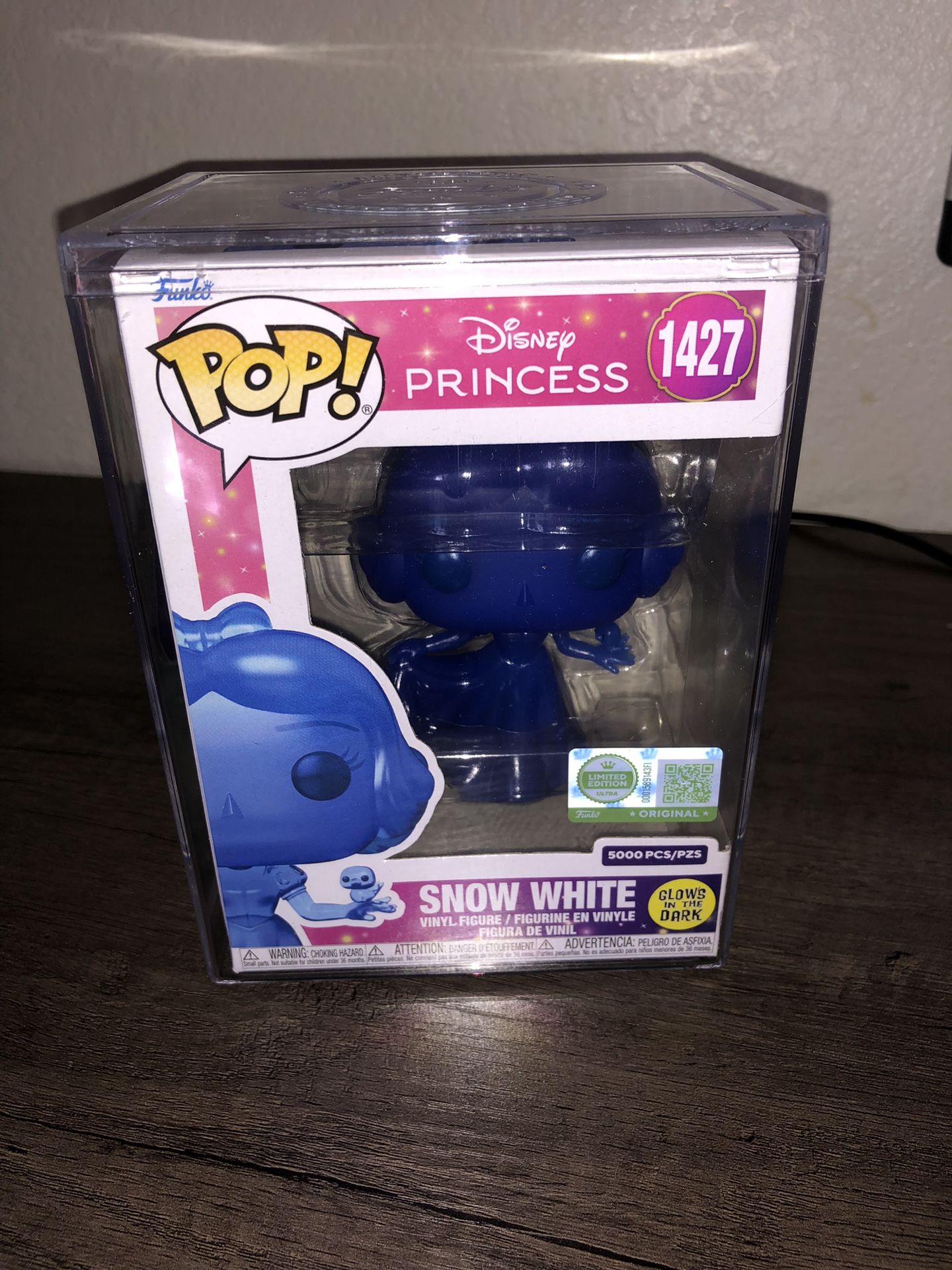 Funko Pop Disney Snow White Glow #1427 LE 5000 Translucent Blue With Protector
