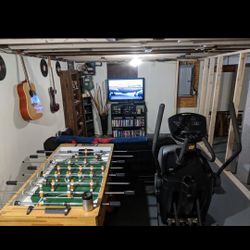 They don’t make them like this anymore!  Classic vintage Sportcraft foosball table in almost perfect condition.  Single keeper back row with banked co