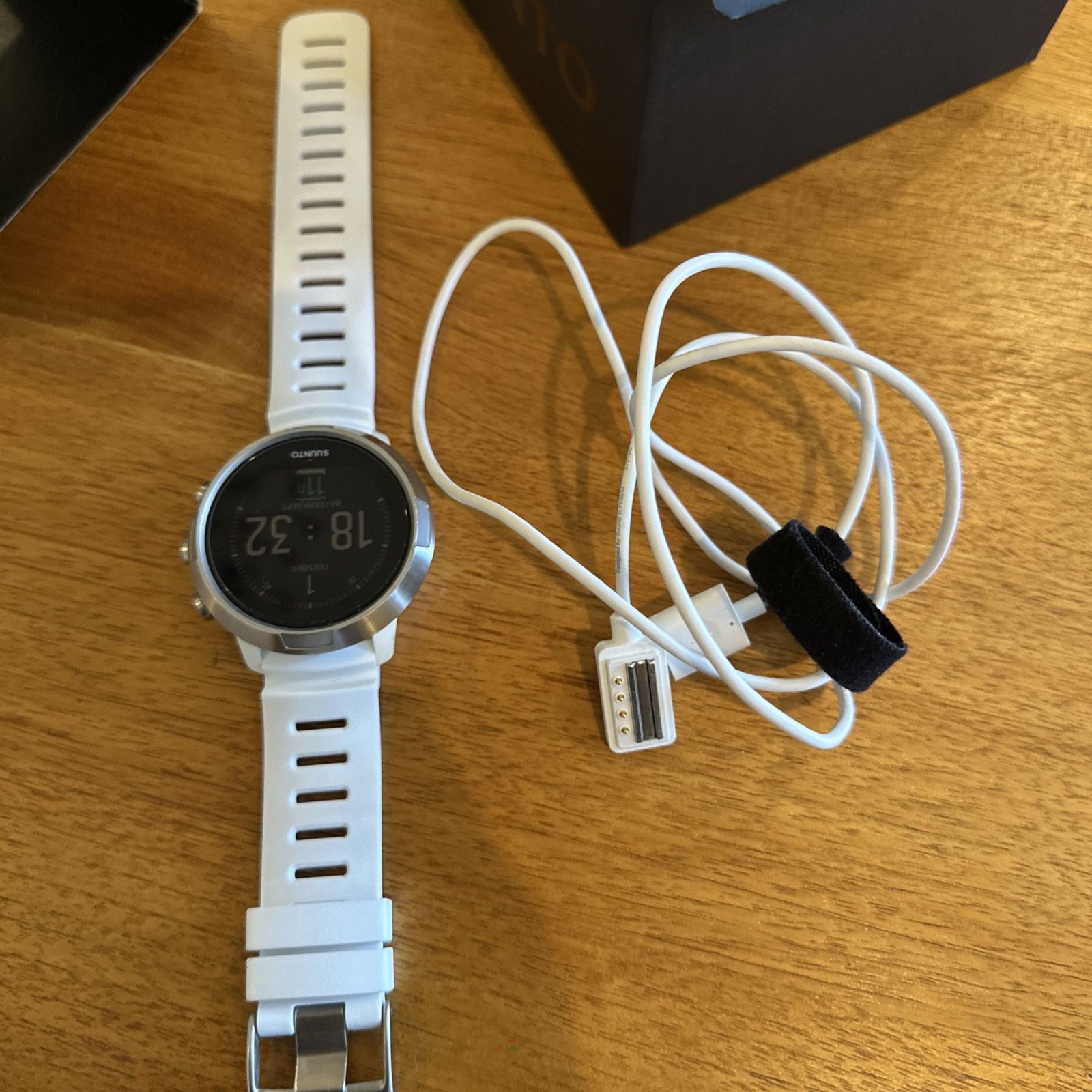 Suunto D5 All White with USB Charge Cable Dive Watch