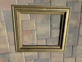 ANTIQUE PICTURE FRAME