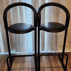 Vintage Carslile 42” Table- Excellent Condition 