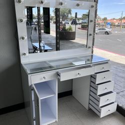 Vanity With Lights 🔥🔥🔥🔥