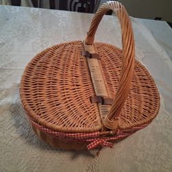PICKNICK  BASKET