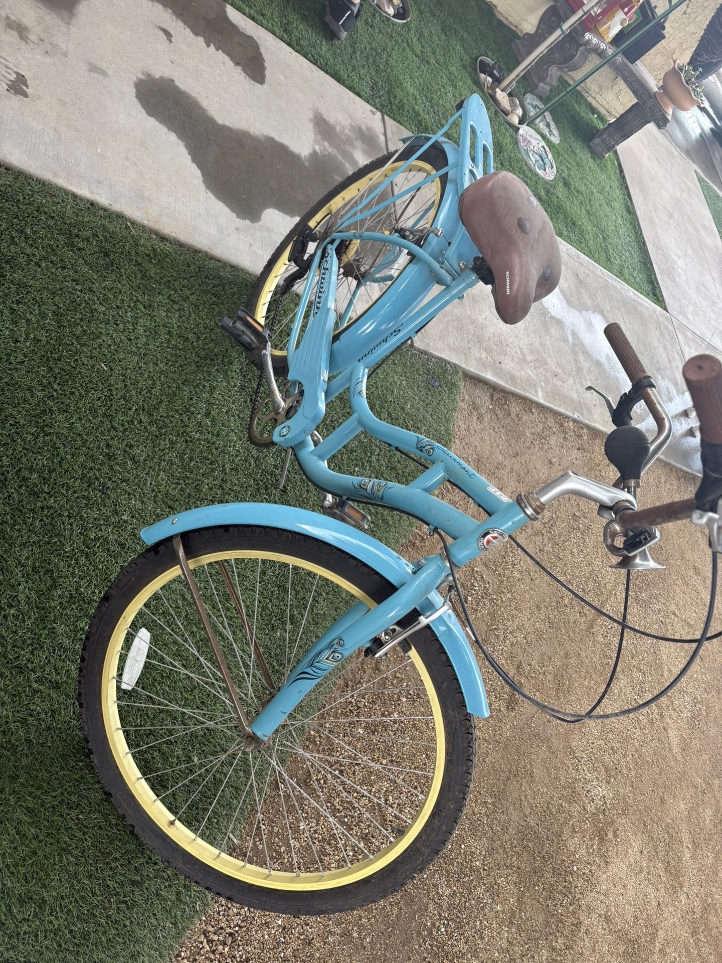 26” Schwinn Clairmont Beach Cruiser