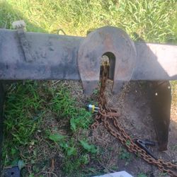 Fifth Wheel Hitch With Stabilizer And Weights