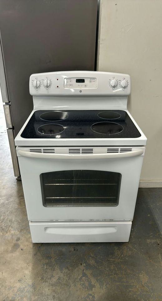 GE Electric Stove, White, Glass Top, Great Condition