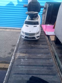 Rideable Childerens Mercedes 
