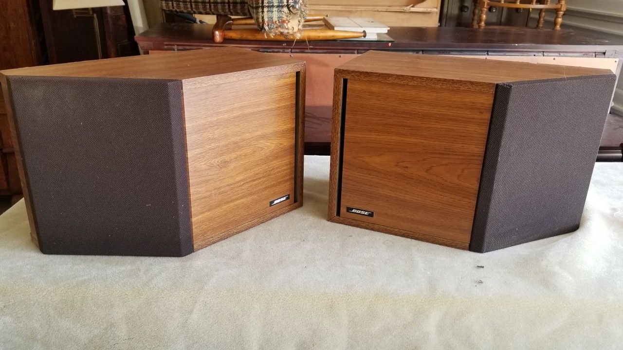 Vintage Bose 2.2 bookshelf speakers