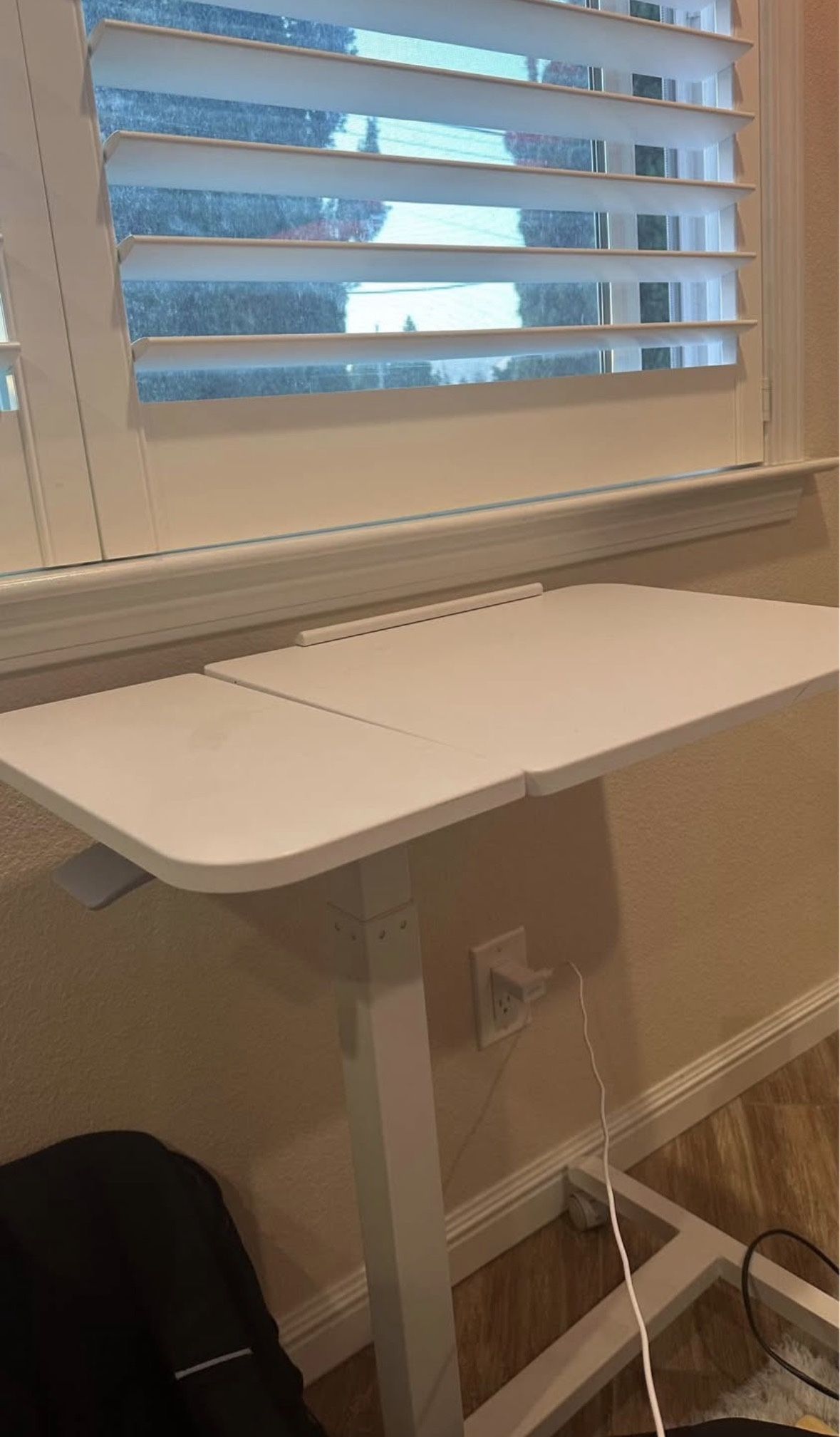 Movable Small Adjustable Desk With wheels!