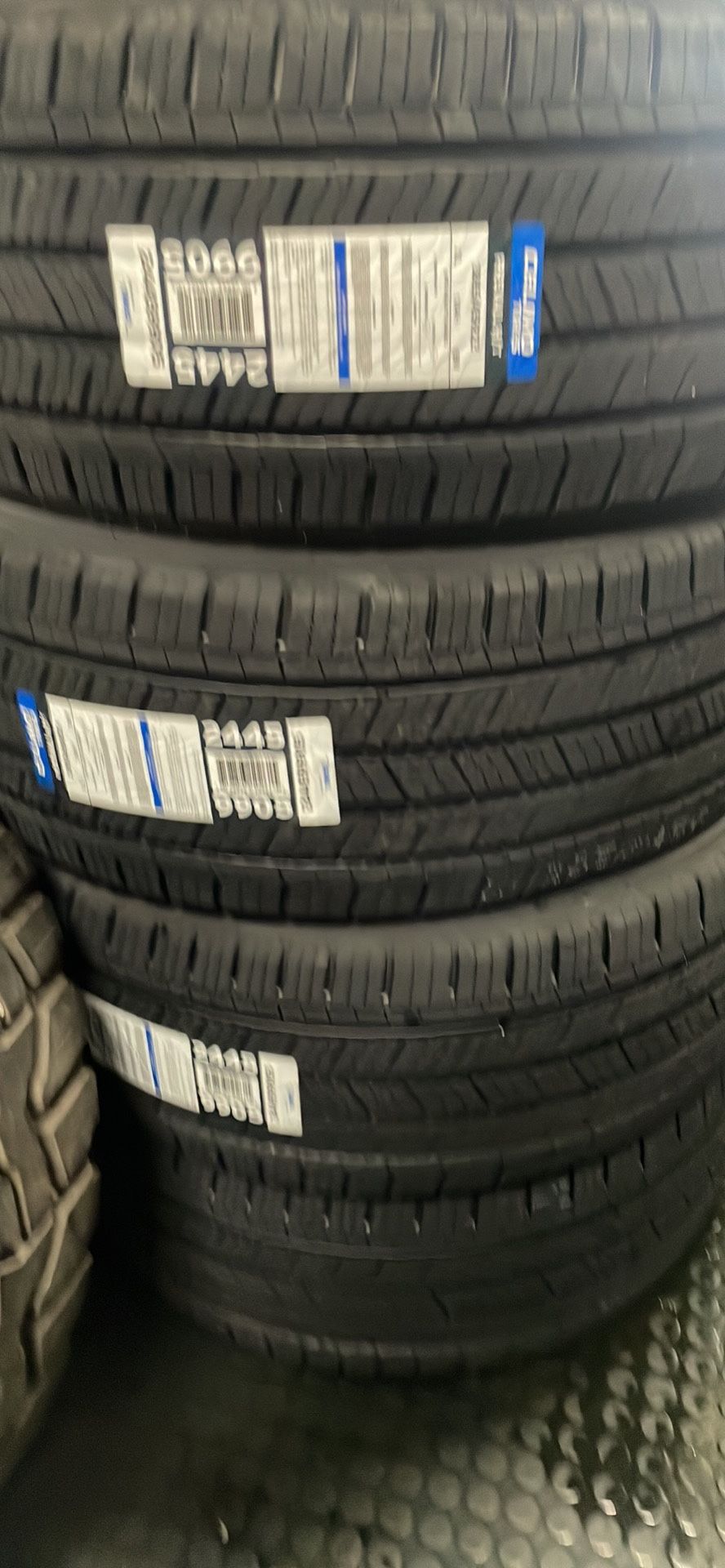 Set Of Brand New Tires All Season CELIMO 285/45R22