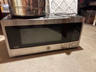 GE profile Microwave(mountable under cabinet with additional kit