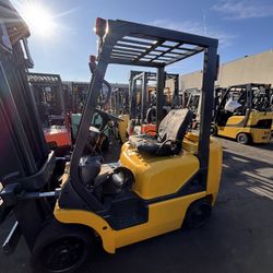 Komatsu Forklift 3 Stages, 5000 Lb 