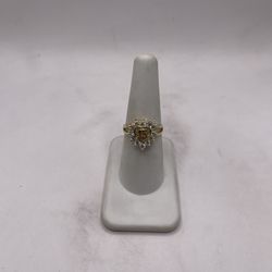 14kt Gold Quinceañera Style Ring w/ Heart Design