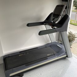 Precor 885 - Treadmill