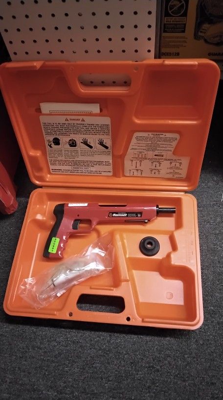 A RAMSET MODEL721 TOOL SINGLE SHOT LOW VELOCITY PISTON TYPE FASTENING TOOL RAMSET/RED HEAD