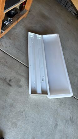4’ Fluorescent Light Fixtures
