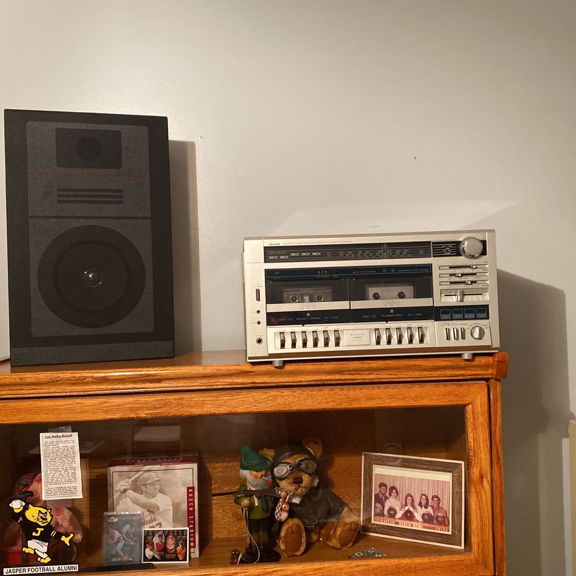 70’s Retro AM/FM, Cassette, Record Player 2speakers.