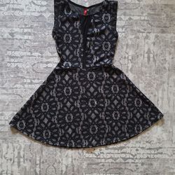 A-Line Sleeveless Women's Size Small Sheer Back Black and Tan Dress