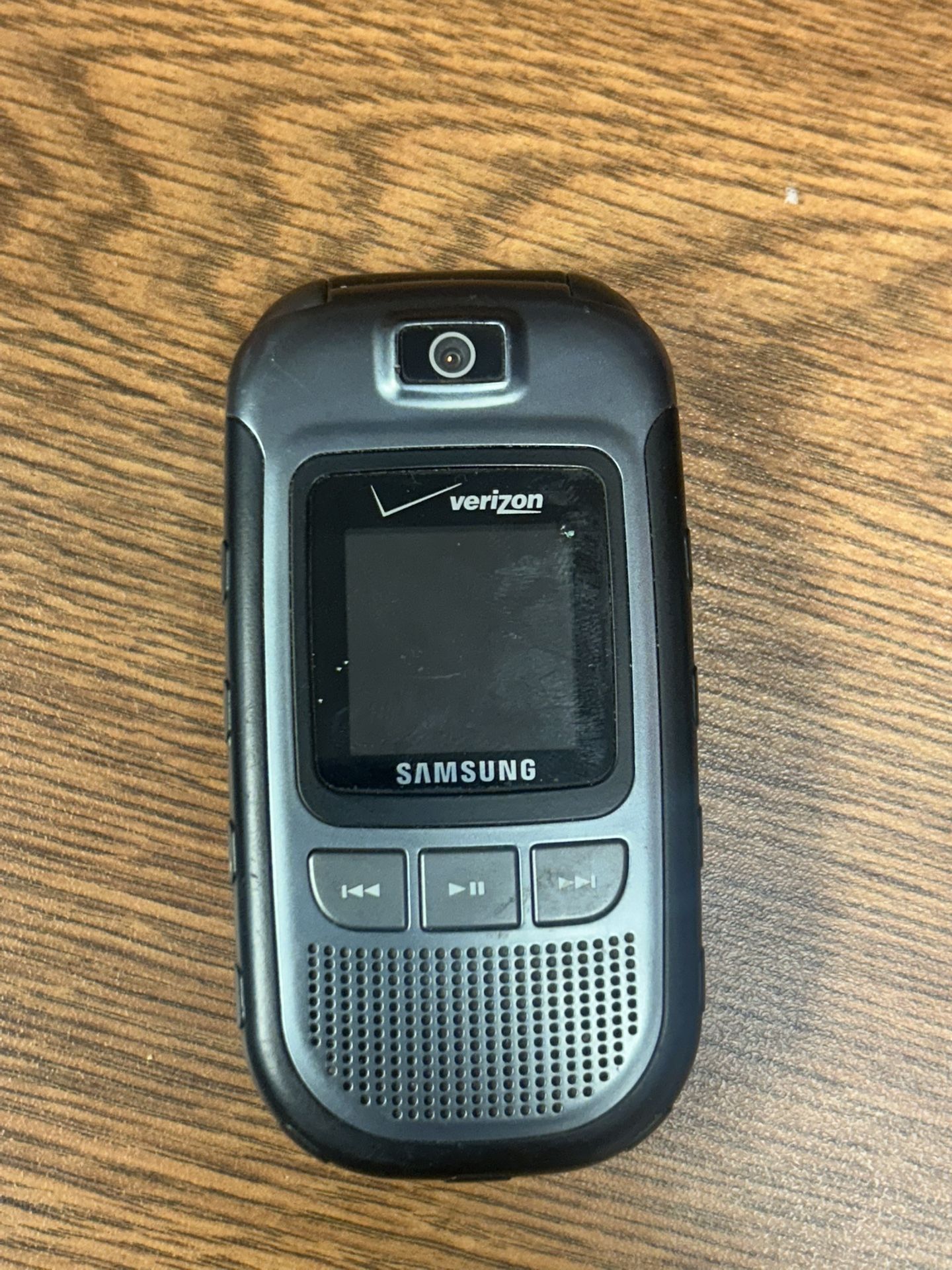 Samsung SCH-640 - Dark Gray (Verizon) Cellular Flip Phone With Belt Clip Used