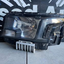 Nissan Frontier Left Driver Headlight Oem
