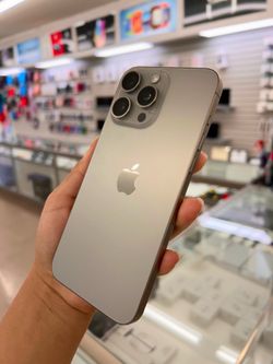 iPhone 15 pro max 256gb UNLOCK