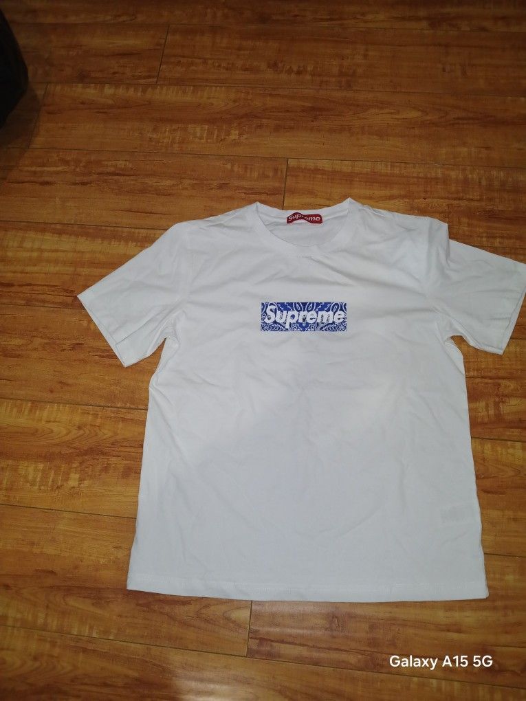 Supreme T Size M