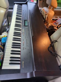 Roland Kr-75 Digital Intelligent Piano 88 weighted keys