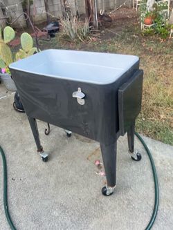 Cooler 80 qt with wheels